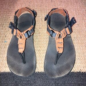Bedrock Women’s size 6 sandals